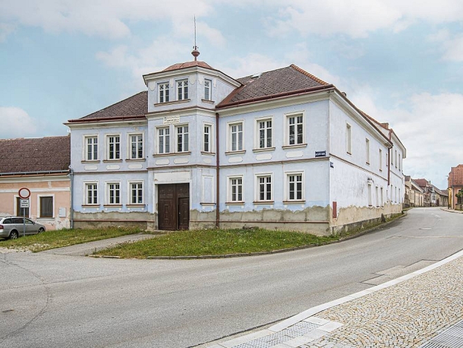Prodej komerčních prostor činžovní dům 1136 m², Husovo nám., Nová Bystřice