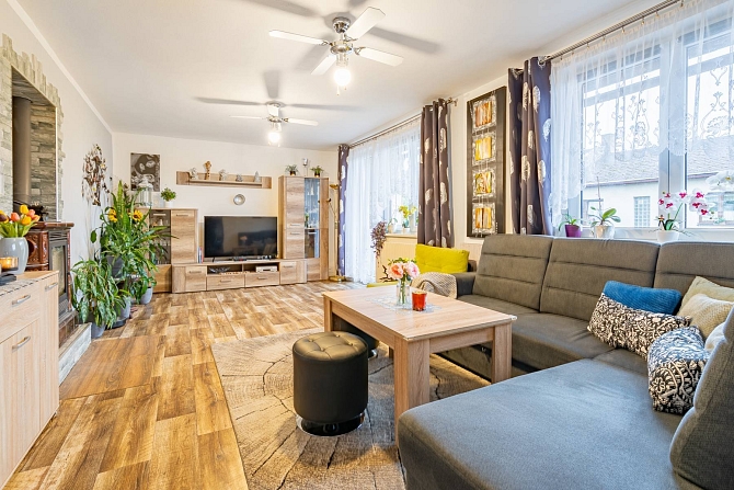 Prodej bytu 3+1 84 m², Žižkova, Husinec