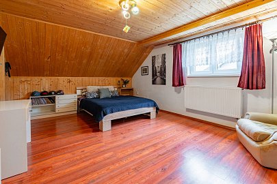 Prodej bytu 2+1 66 m², Žižkova, Husinec